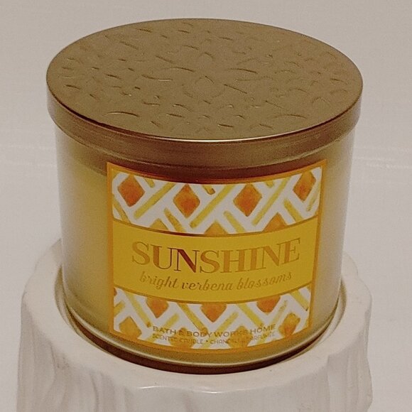 Bath and Body Works SUNSHINE Bright Verbena Blossom Three Wick Candle BNIP - Picture 1 of 4